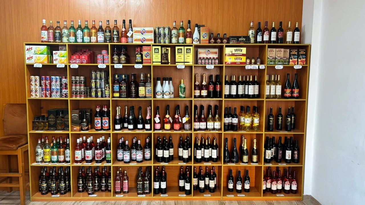Bony on the shelves · Retail outlet · Cotonou